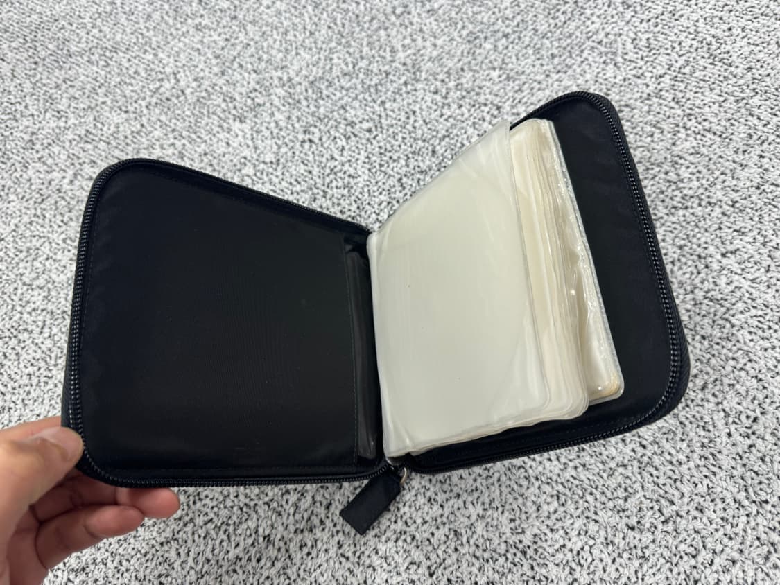 프라다 포코노 삼각로고 지퍼지갑 상품이미지3