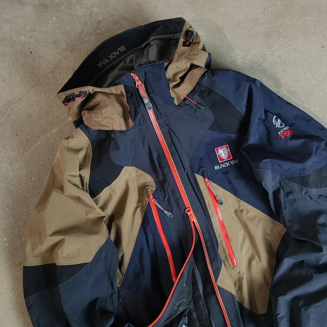 Black Yak Gore-Tex Windbreaker 상품이미지3