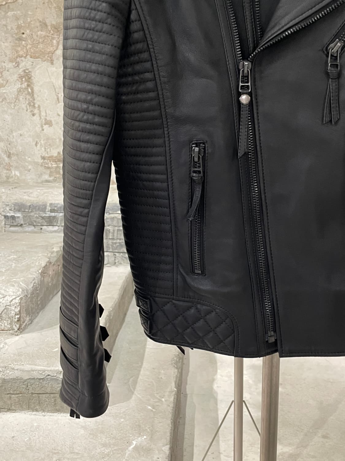 보다 스킨 블랙 슬림 핏 라이더 레더 자켓 상품이미지4