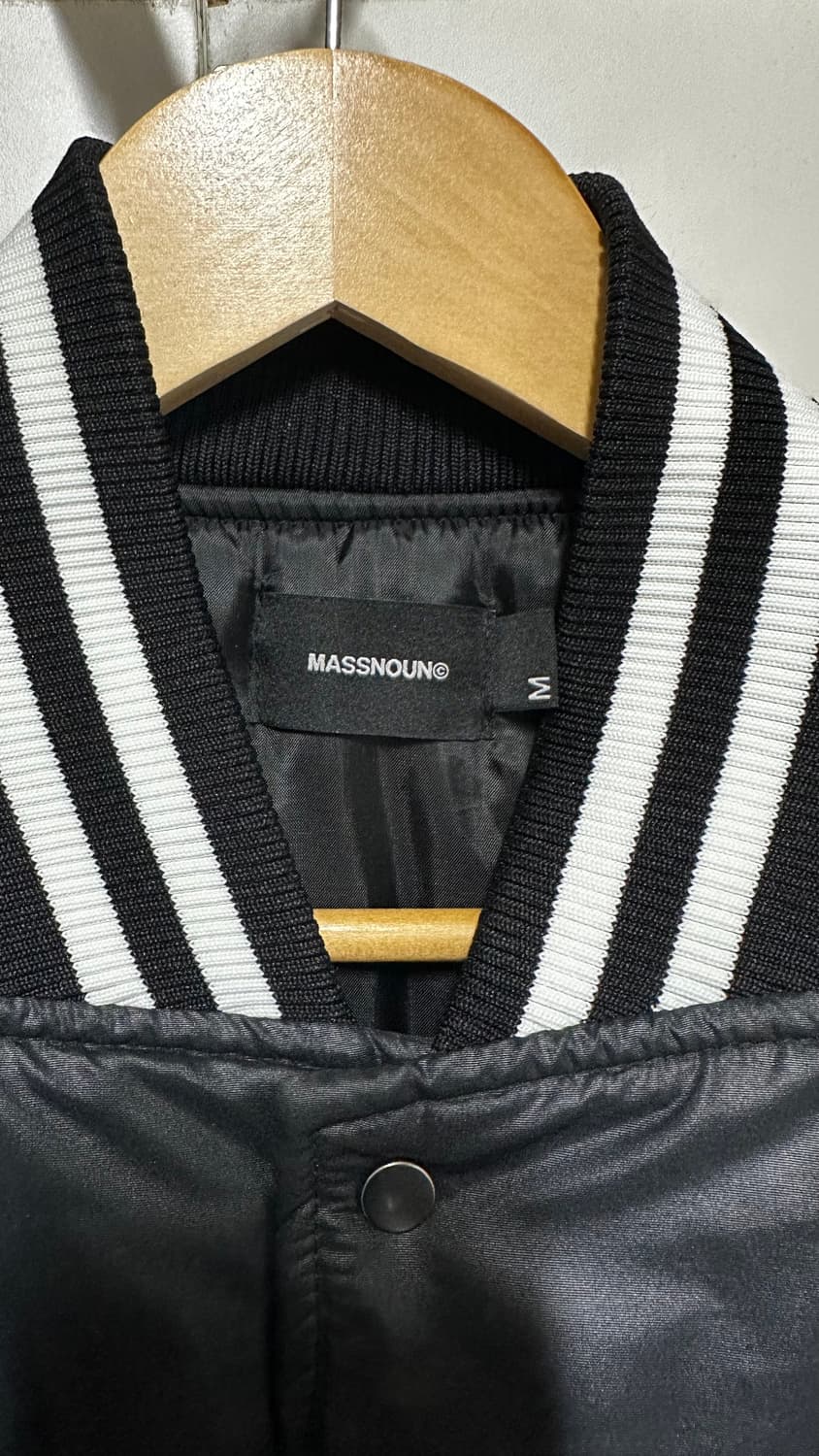 MASSNOUN 블랙 바시티 자켓 상품이미지3