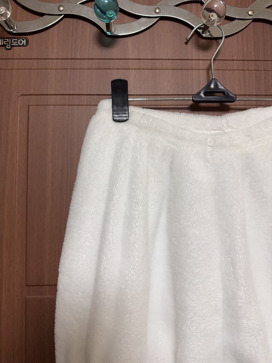 서브컬쳐 화이트 아노깔 천사깔 극세사 퍼 폼폼 밴딩 반바지 팬츠 상품이미지2