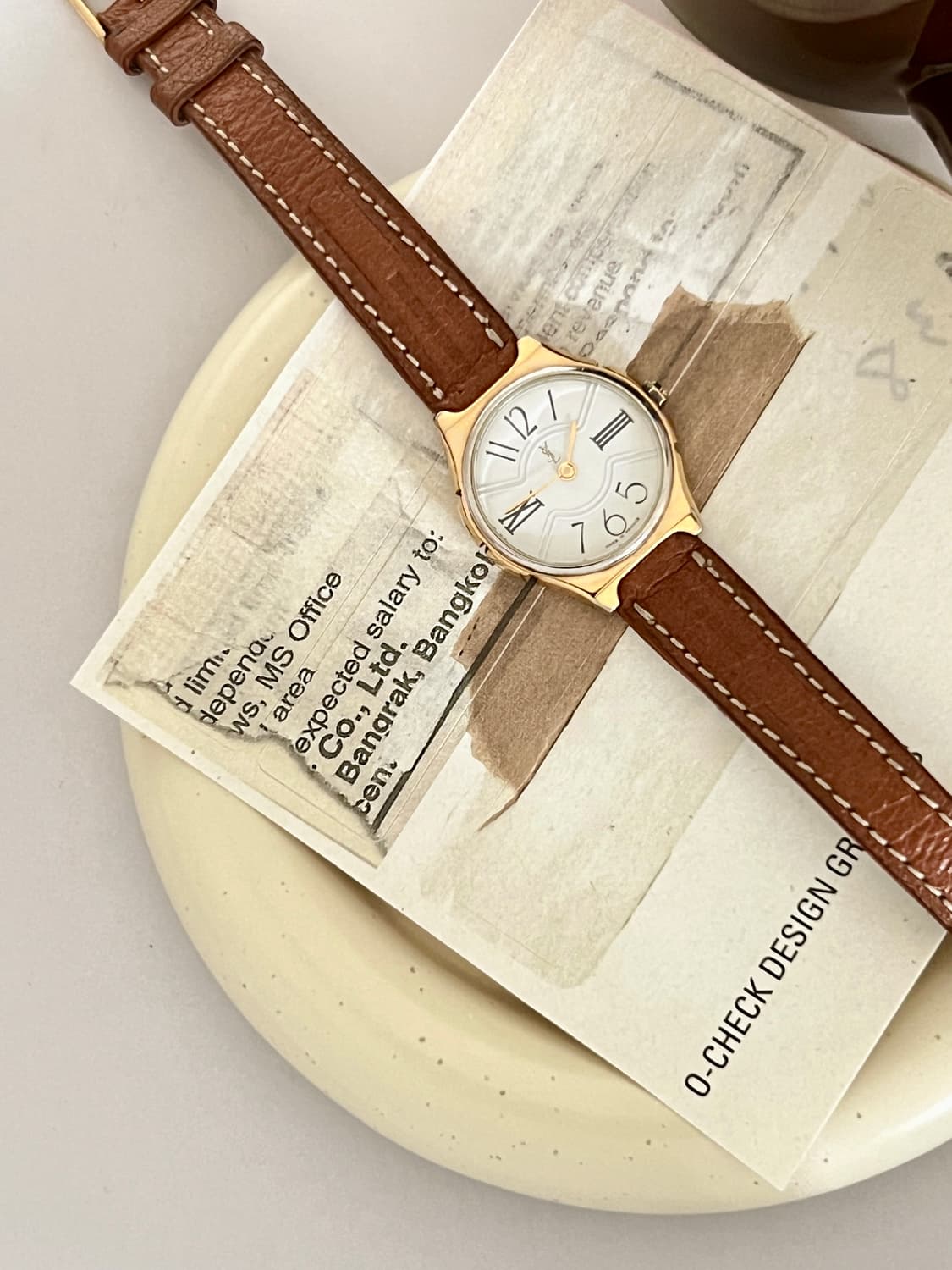 Saint Laurent  옐로우 골드 라운드 생로랑 시계  상품이미지5