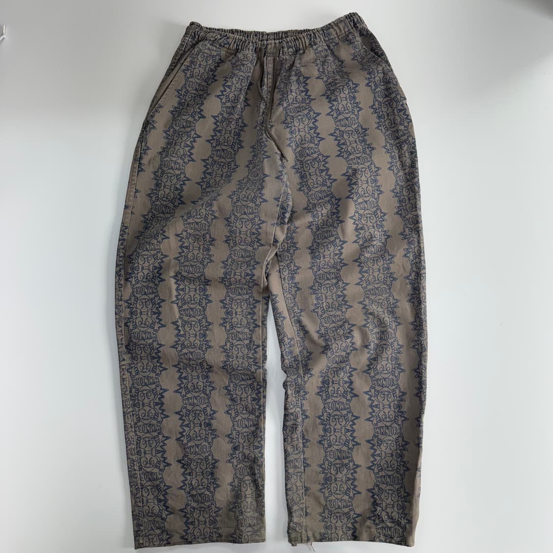 Wkndrs 위캔더스 그래픽 애쉬 브라운 팬츠 상품이미지3