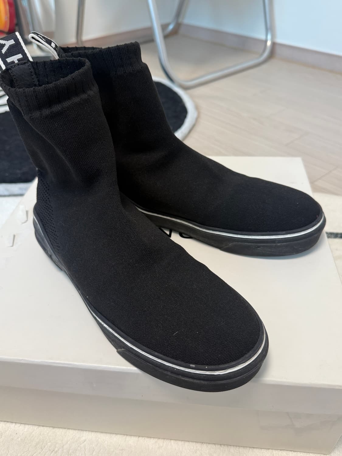 지방시 백로고 삭스스니커즈 39사이즈 상품이미지5