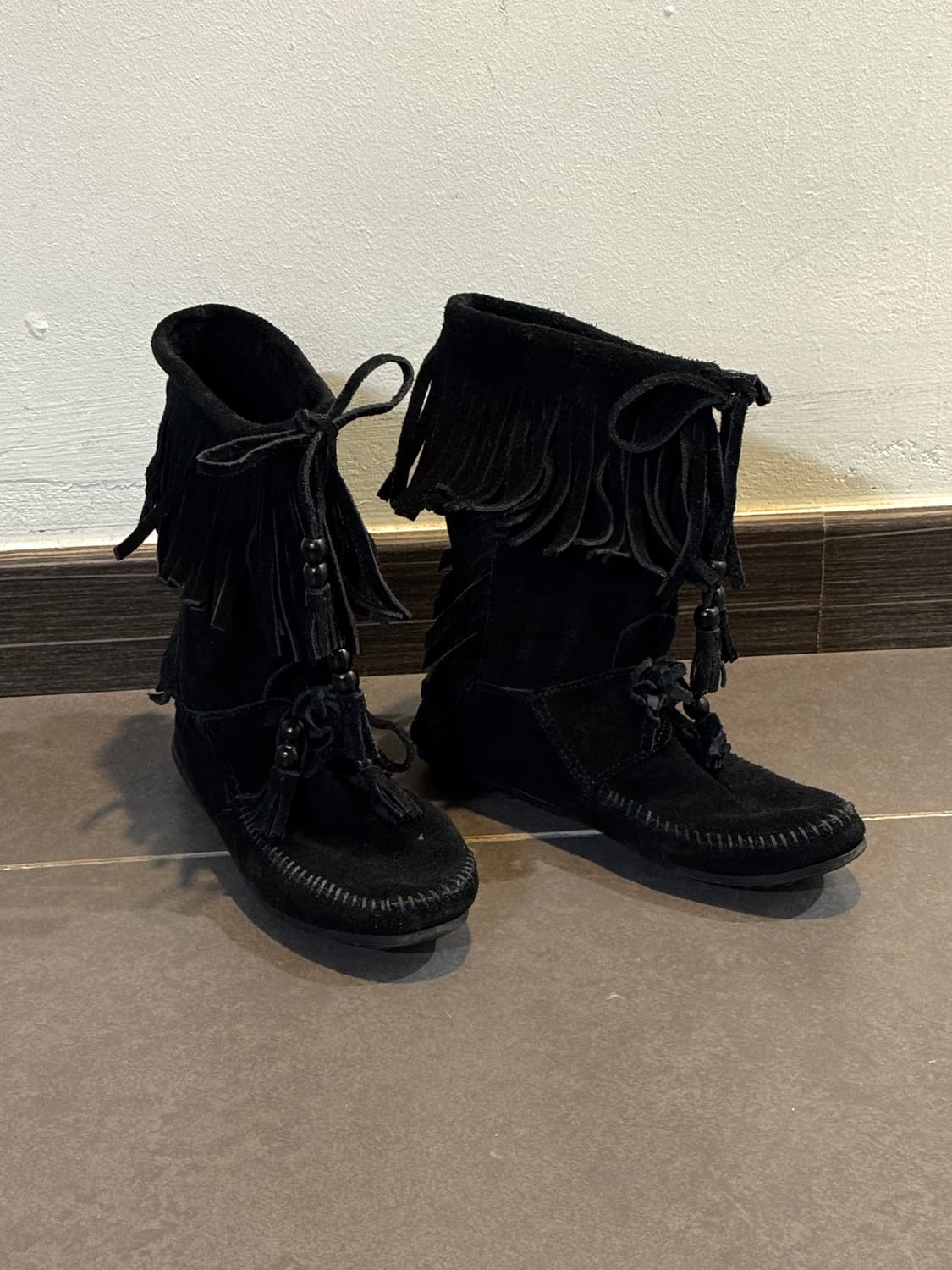 minnetonka 미네통카 프린지 부츠 (블랙) 37 상품이미지5