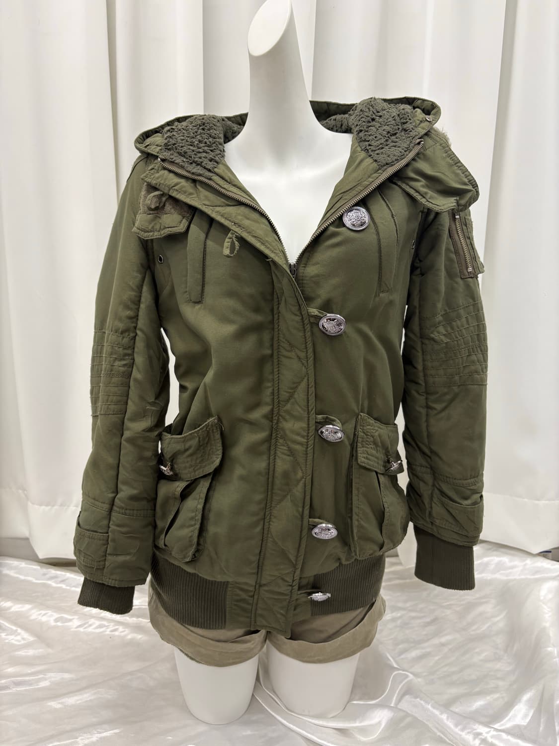 Cecil McBee 유니크 버튼 야상 상품이미지2