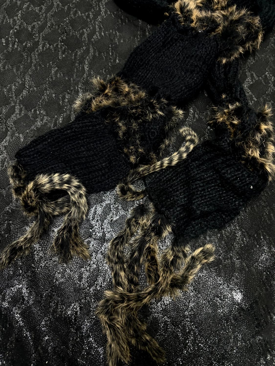 “Vintage”Brown Fur Detail Black Scarf 상품이미지2