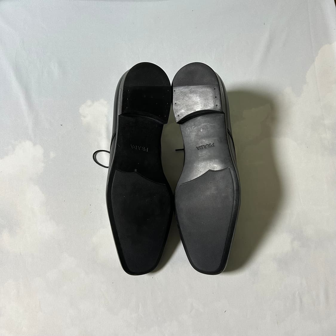Prada classic semi square toe loafers 상품이미지5