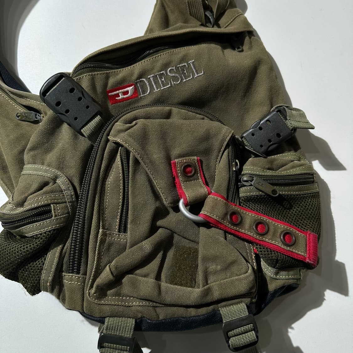 디젤 유틸리티 슬링백 상품이미지4