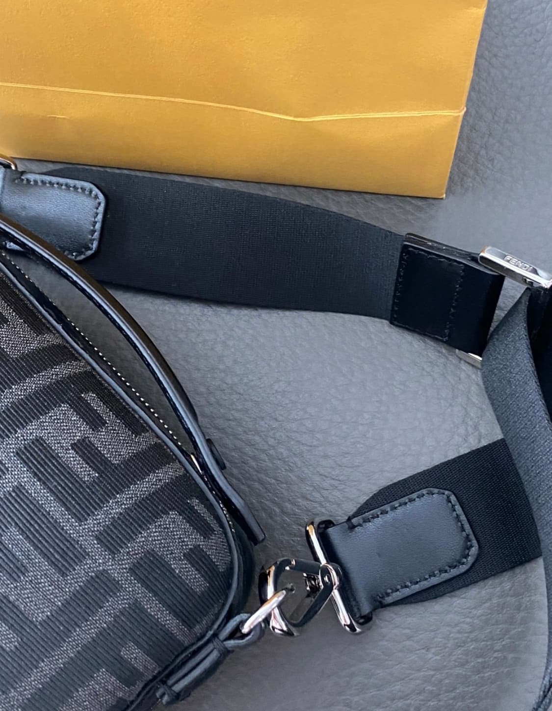 펜디 숄더 남성크로스백 상품이미지4