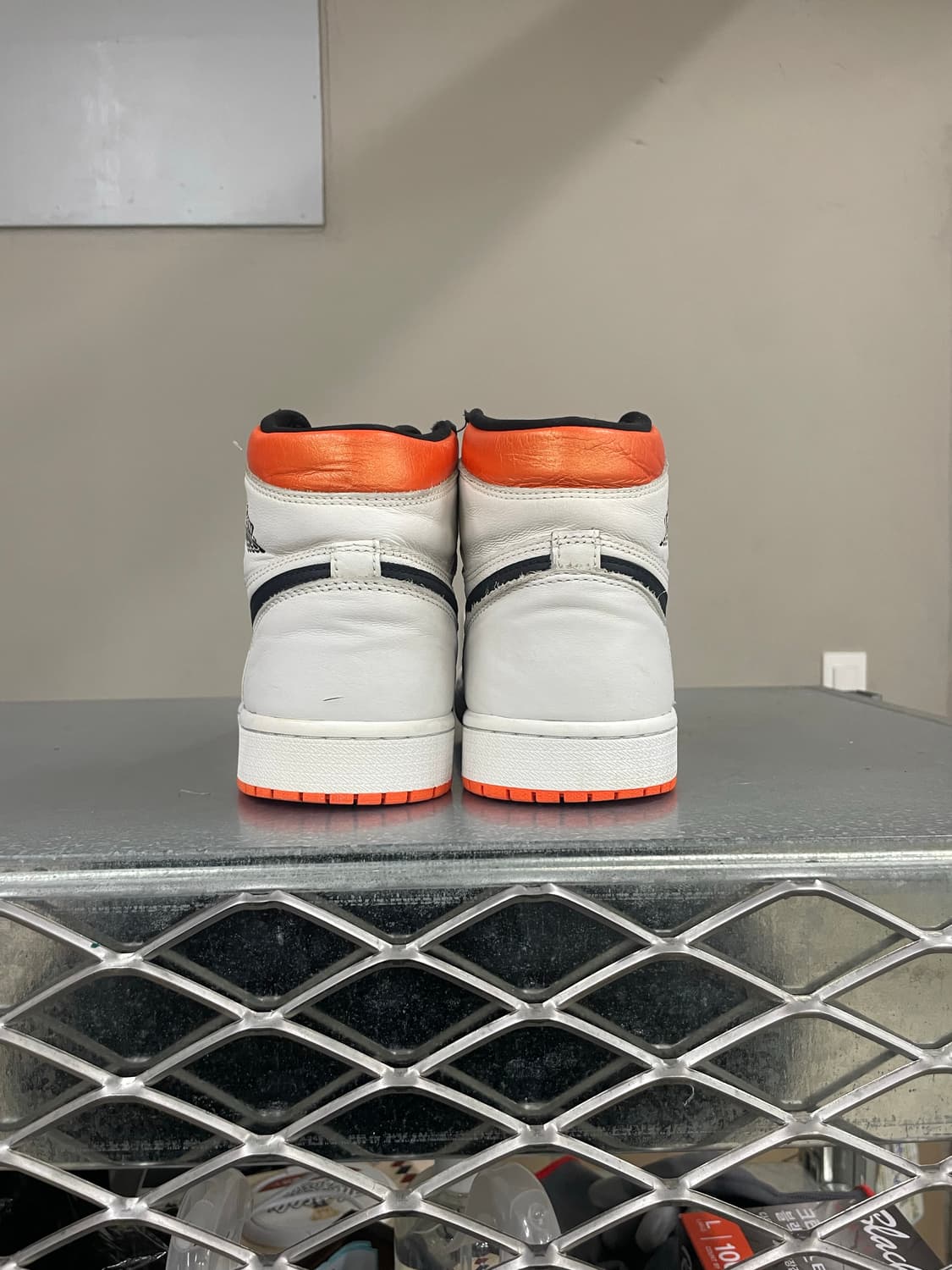 나이키 에어 조던 1 레트로 하이 OG 일렉트로 오렌지 270 상품이미지3