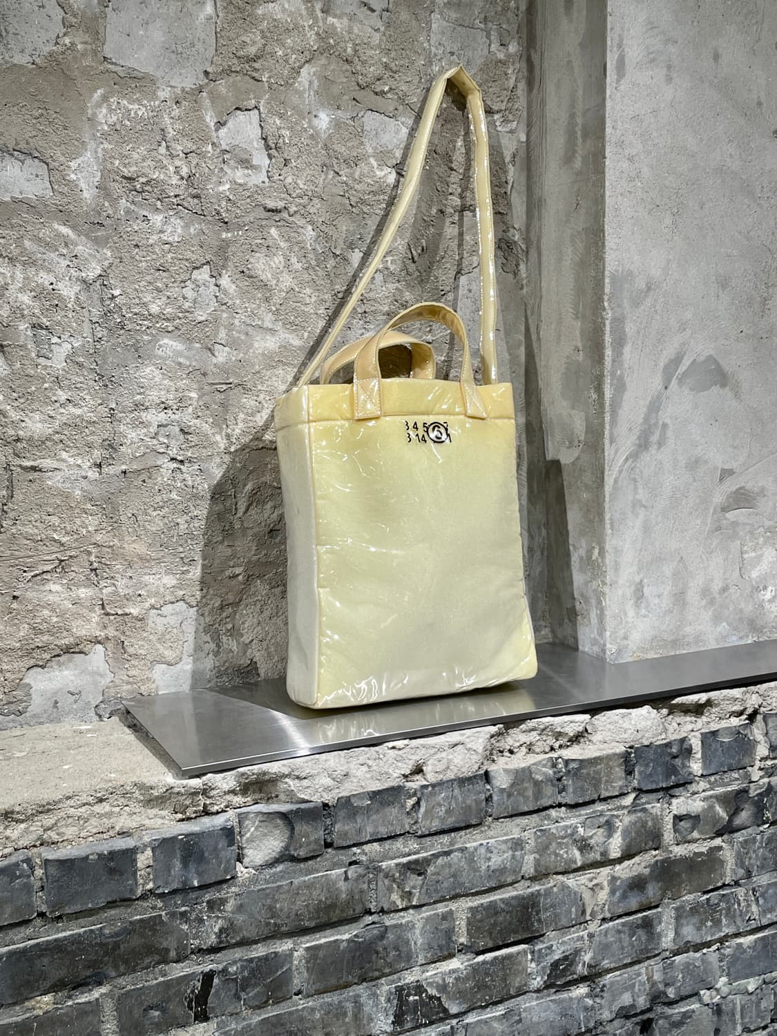 mm6 메종 마르지엘라 옐로우 pvc 토트 숄더백 상품이미지2