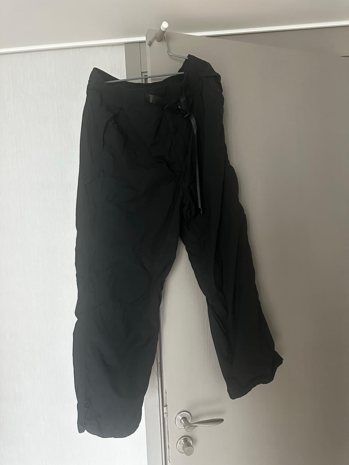 모이프 [AW25] UTILITY HIKING PANTS 블랙/ 2 상품이미지3