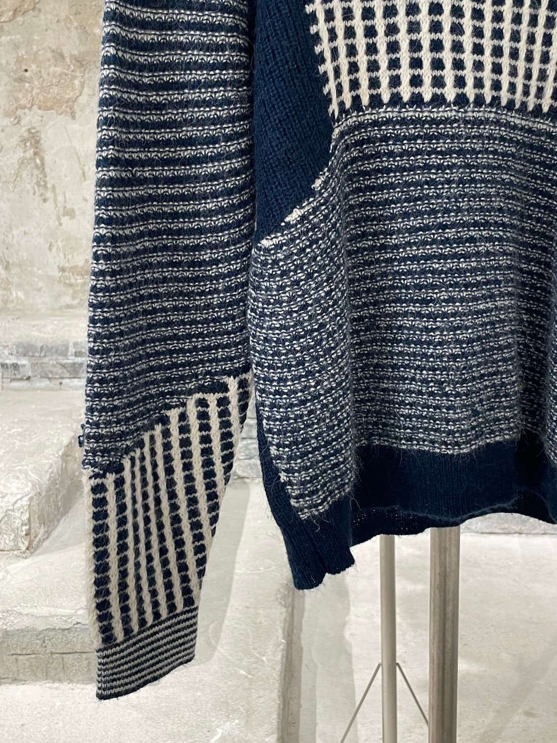 씨뉴욕 네이비 네트 스트라이프 알파카 울 크루넥 니트 상품이미지4