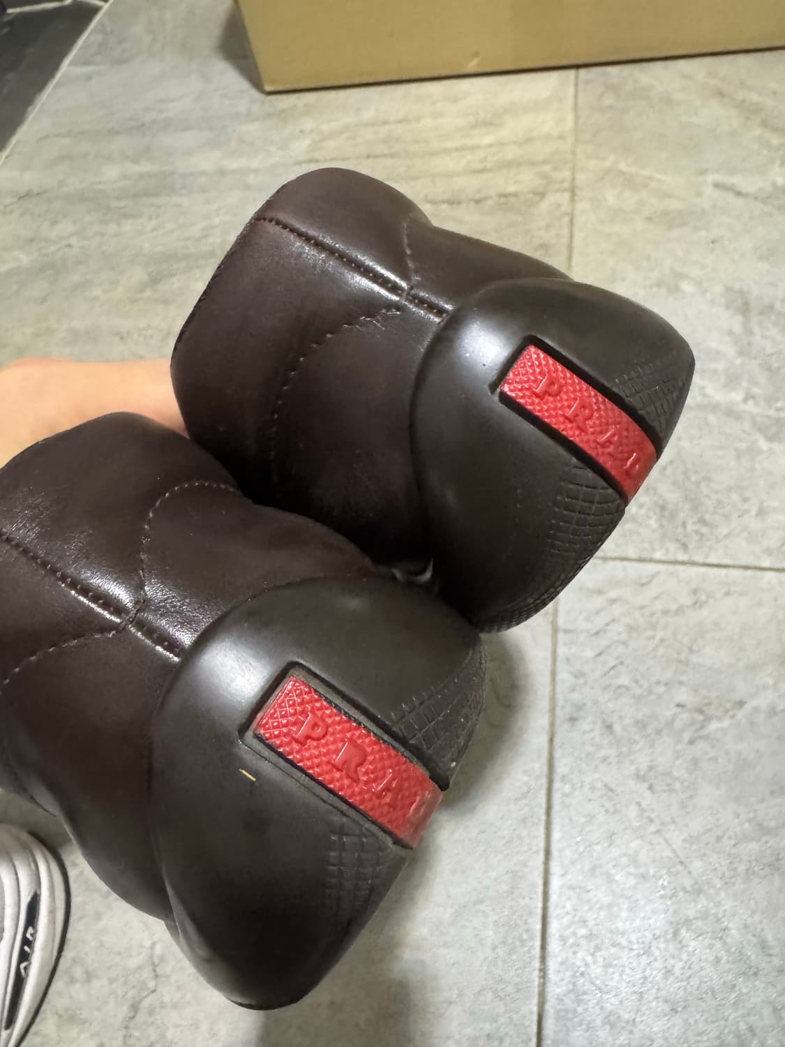 Prada string loafers brown 상품이미지3