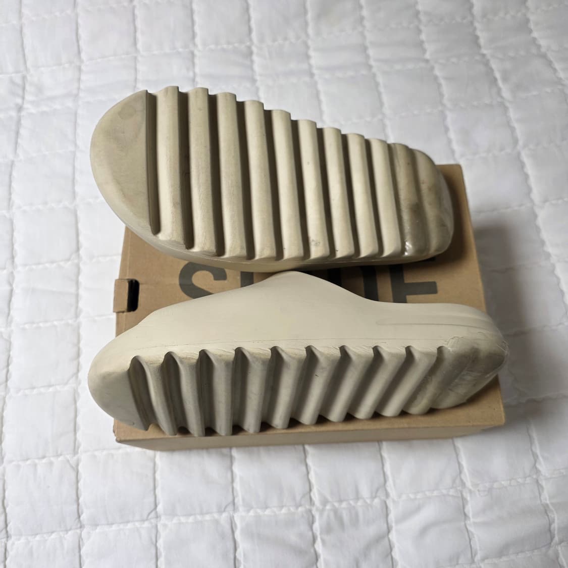 (중고) 아디다스 이지 슬라이드 본 285사이즈 상품이미지2