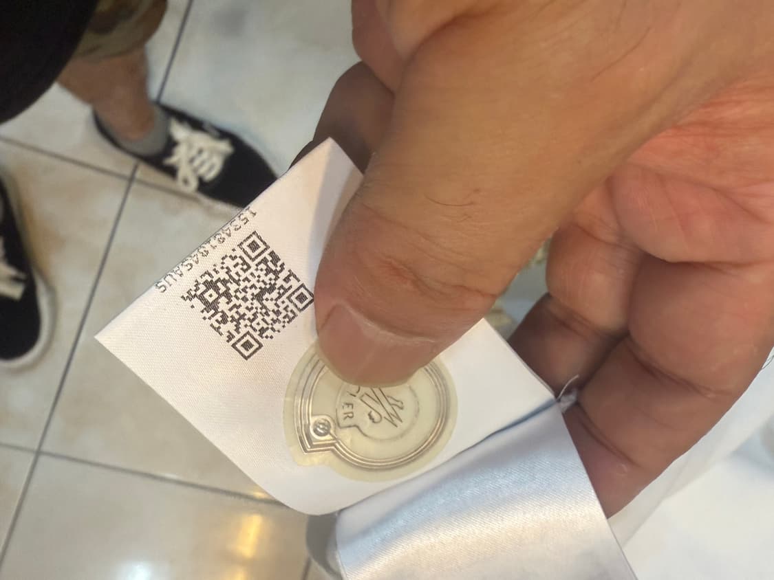 100 정품 몽클레어 반팔 팝니다 상품이미지7