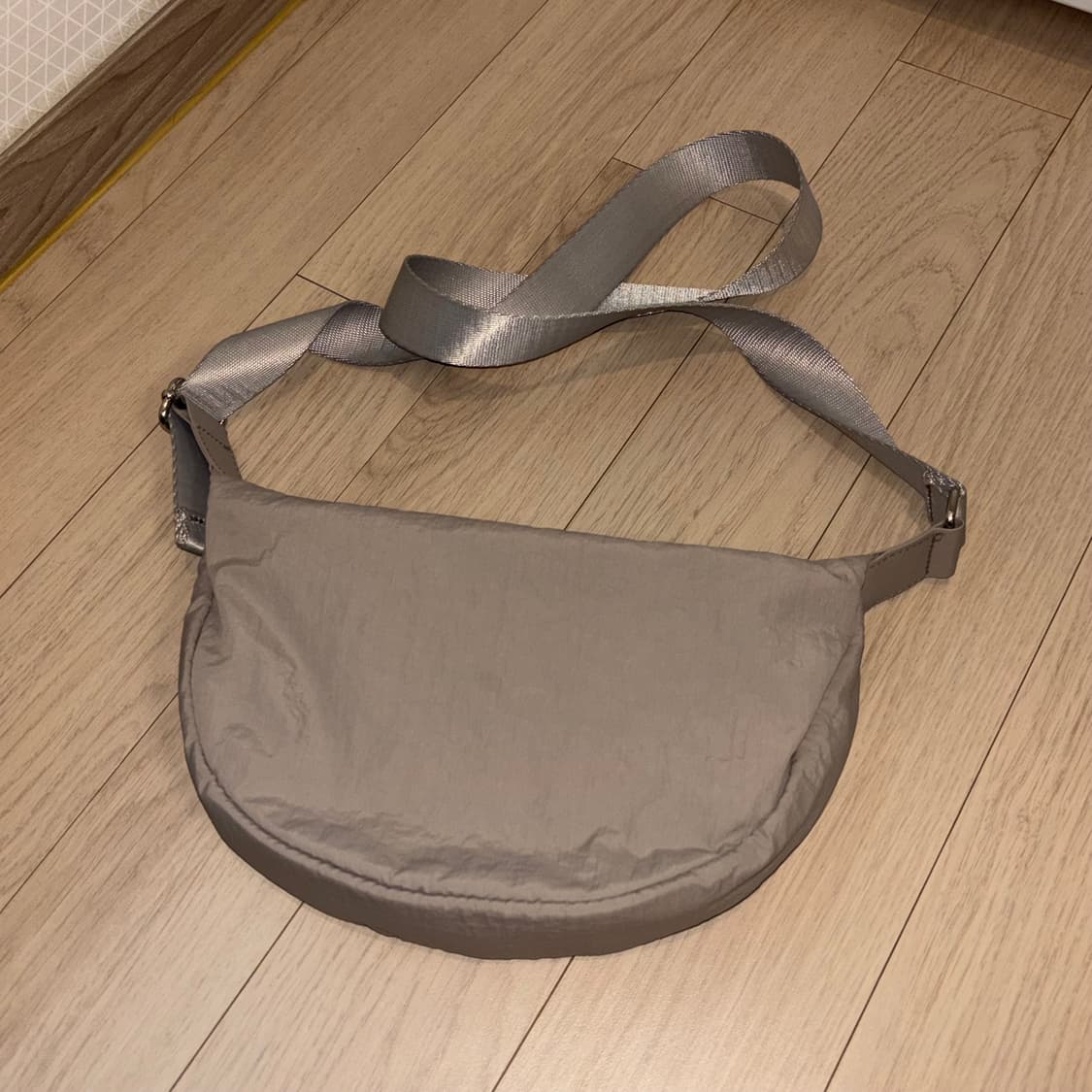 H&M 여행용추천 베이지그레이 미니 크로스백 상품이미지3