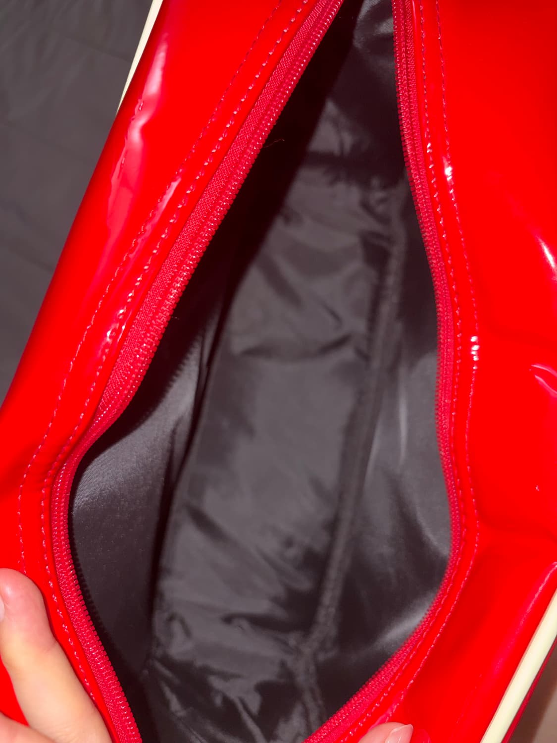 몰리치 다운타운 에나멜 숄더백 상품이미지4