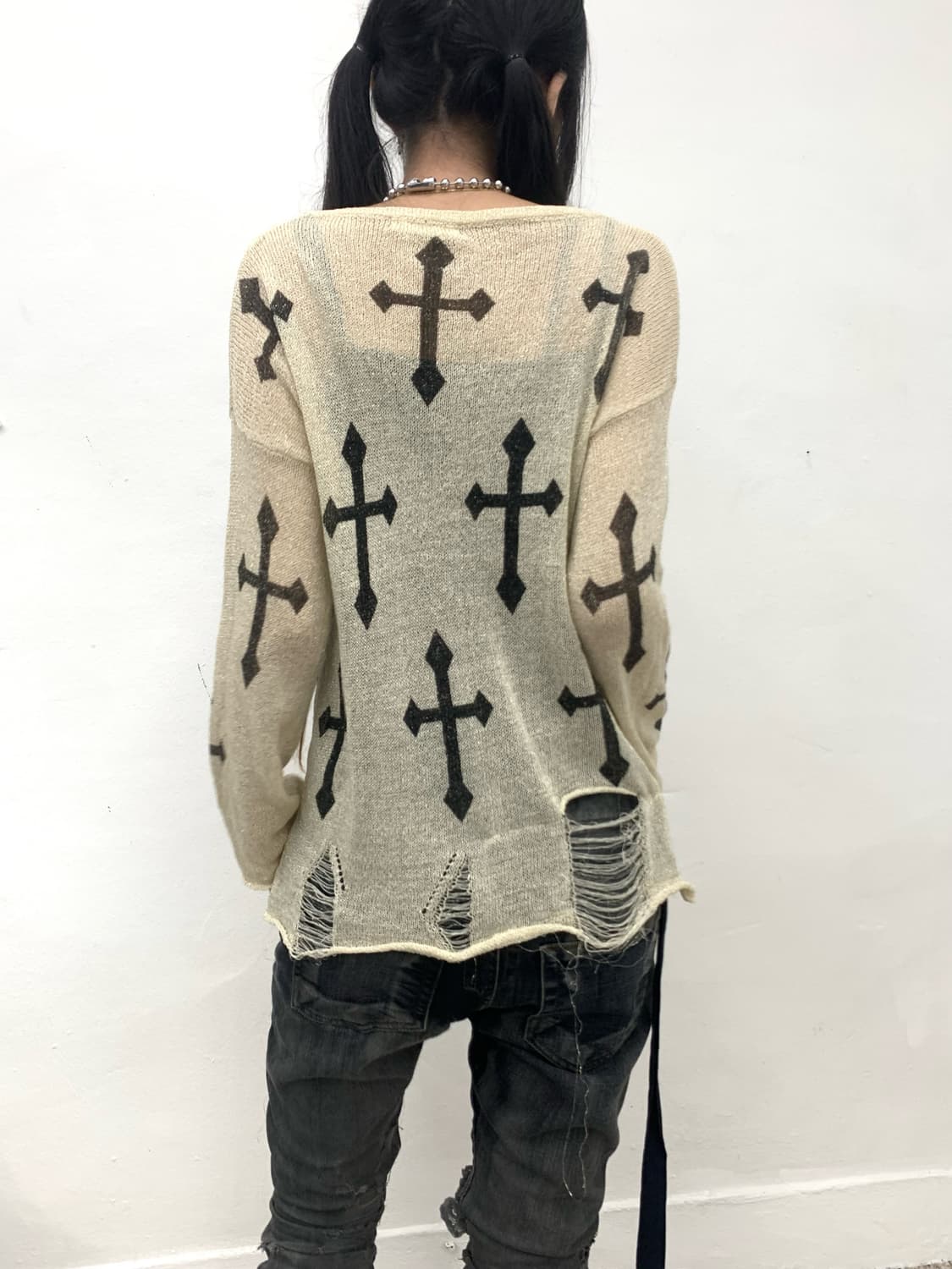 Cross detail distressed knit  상품이미지3