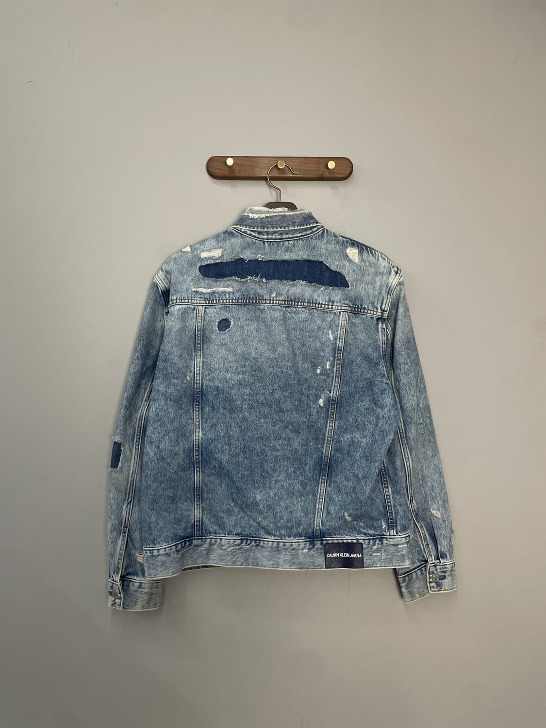 캘빈클라인 진 패치워크 디스트로이드 데님 트러커 자켓 H2200 상품이미지4