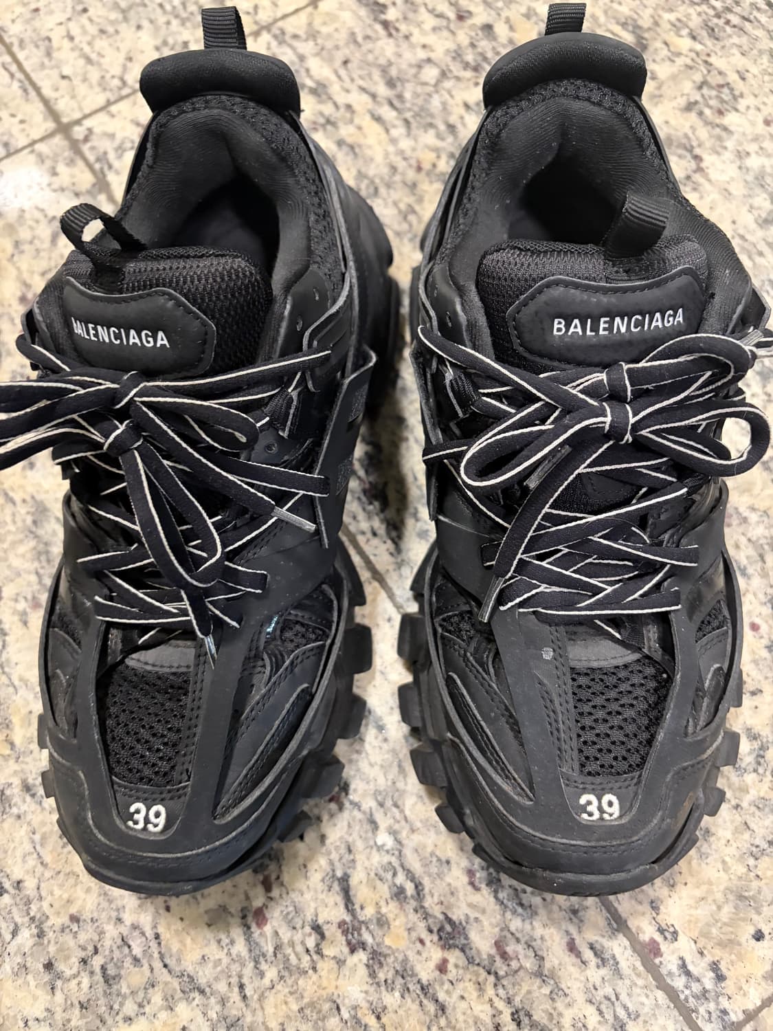 발렌시아가 트랙 슈즈 블랙 판매합니다. 상품이미지1