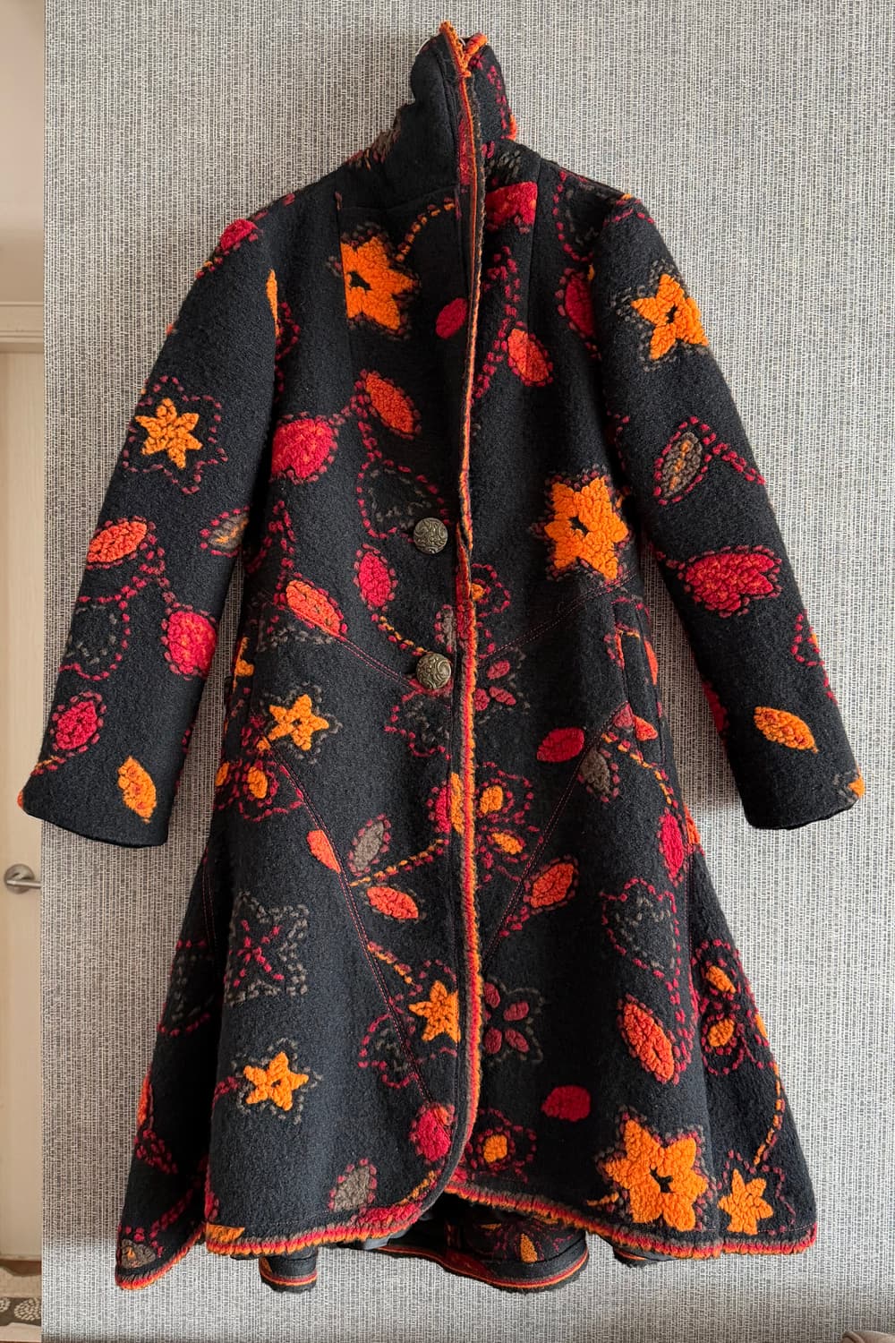 플라워 자수 패턴 코트 울 블렌디드 플레어 라인 롱코트 블랙 66사이즈 상품이미지2
