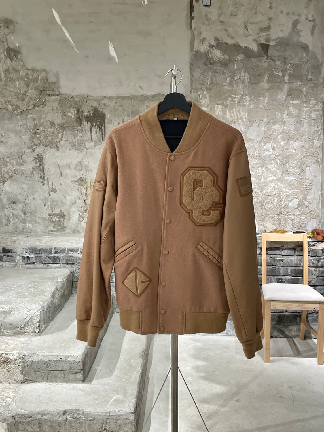 오프닝 세레모니 베이지 oc tonal 바시티 자켓 상품이미지2