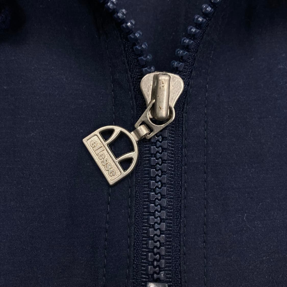 엘레쎄 네이비 컬러 스펠아웃 바람막이 아노락 상품이미지3