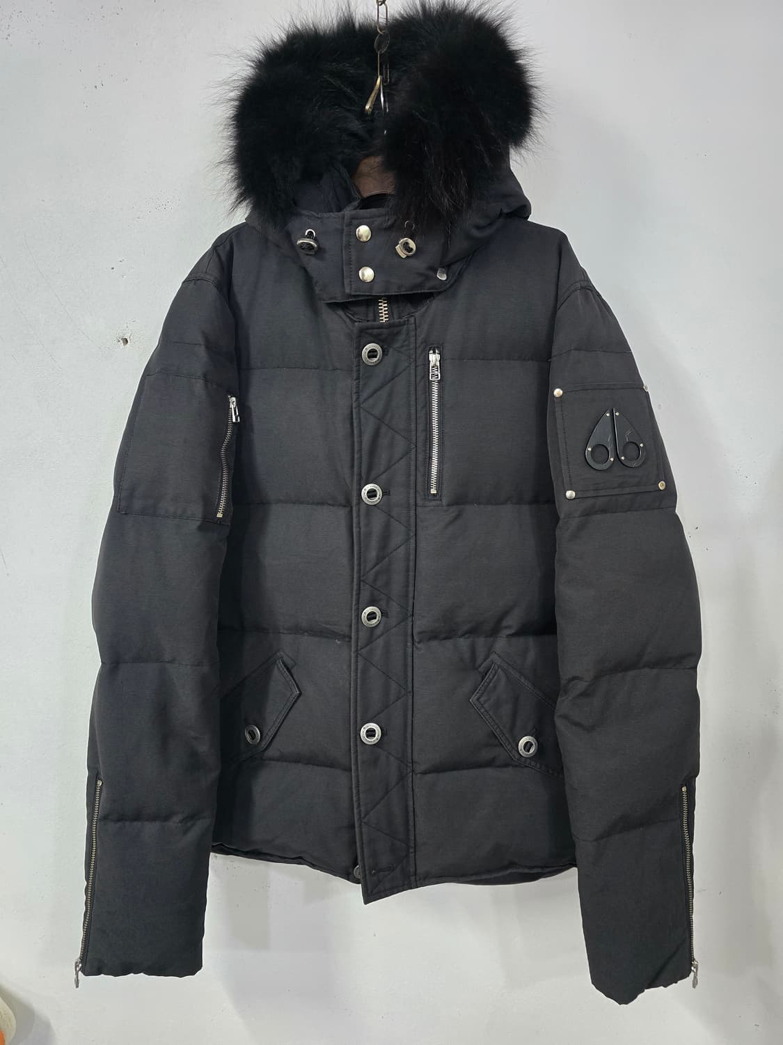 무스너클 블랙 패딩 폭스퍼 후드 상품이미지1