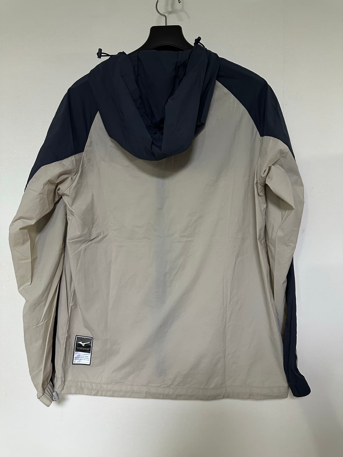미즈노 바람막이 후드 자켓 베이지 네이비 상품이미지2