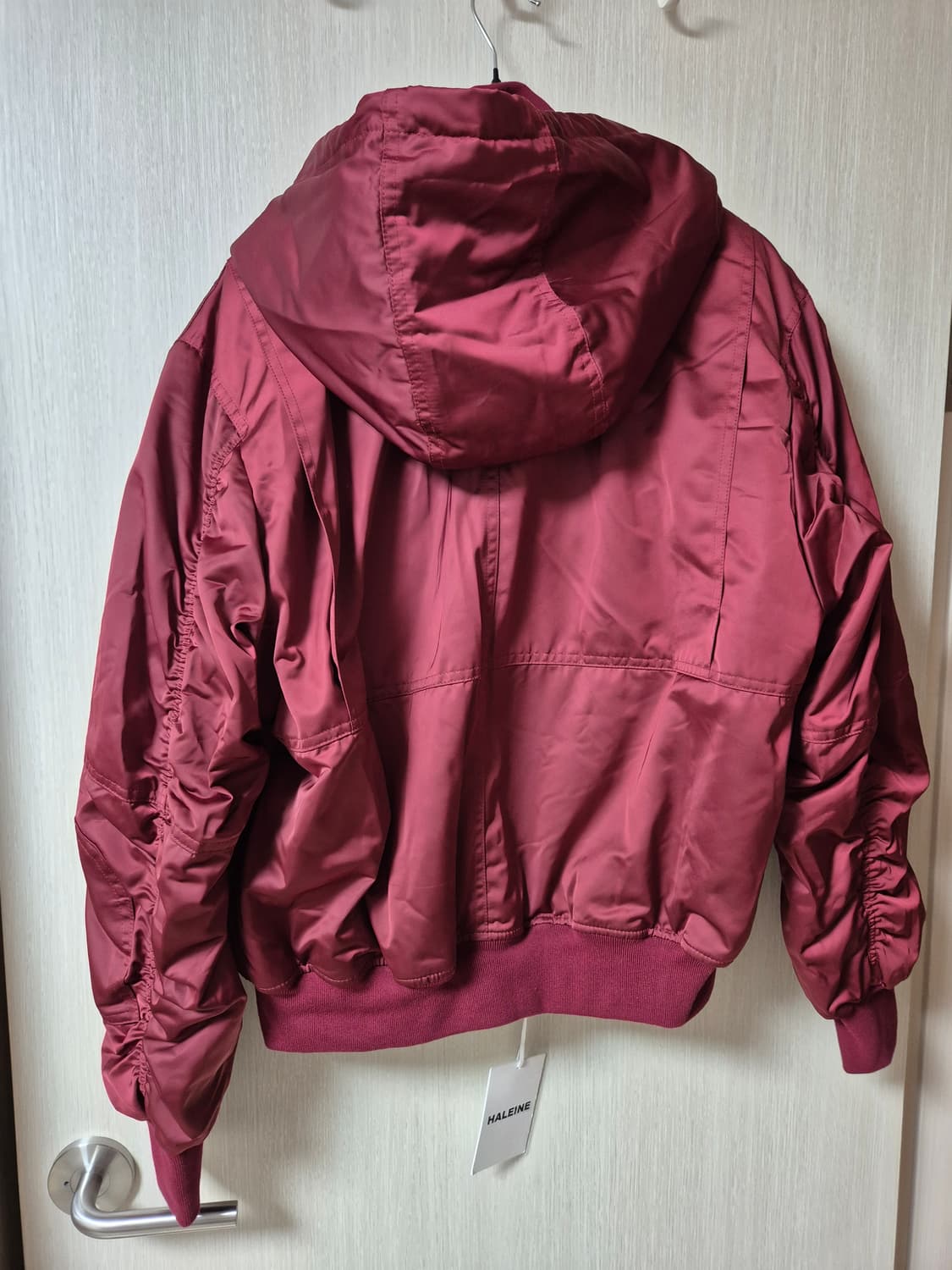 (새제품) 알렌느 사틴 3D 디테처블 핑거 홀 후드 봄버 상품이미지3