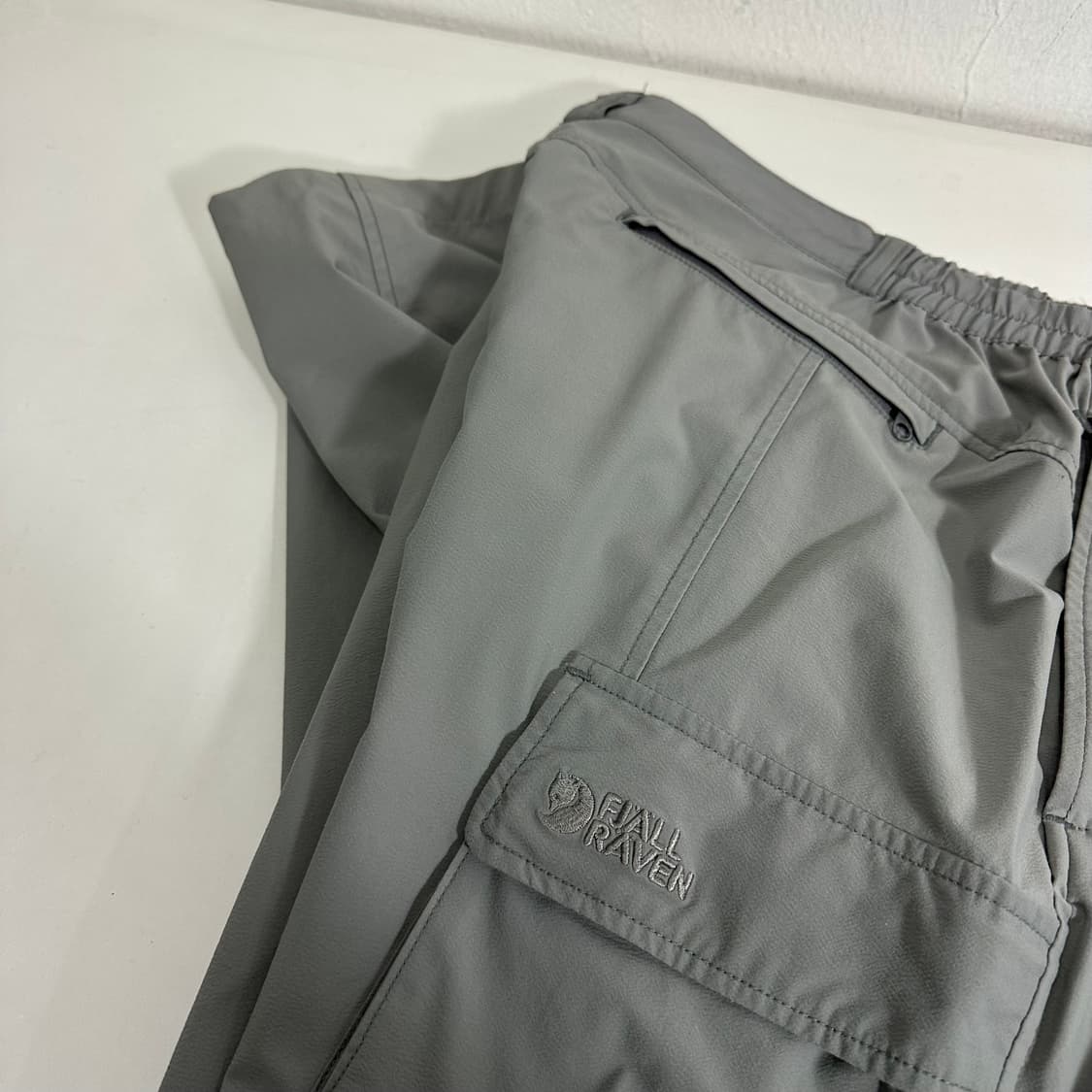 XL 34 피엘라벤 그레이 레귤러핏 파라슈트 밴딩 나일론팬츠 상품이미지2