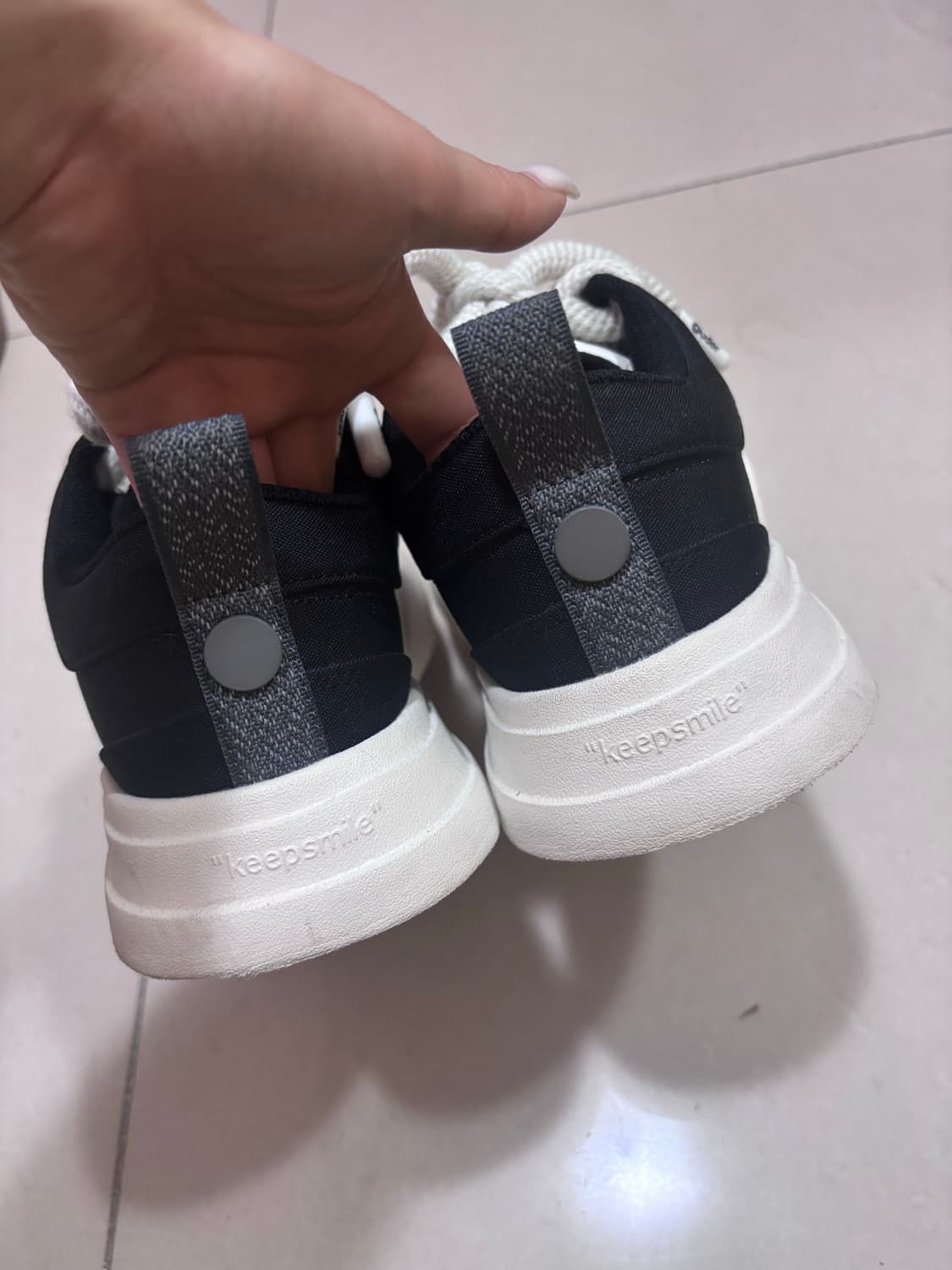 OUDER 스마일 클래식 캔버스 운동화 블랙 화이트 상품이미지5