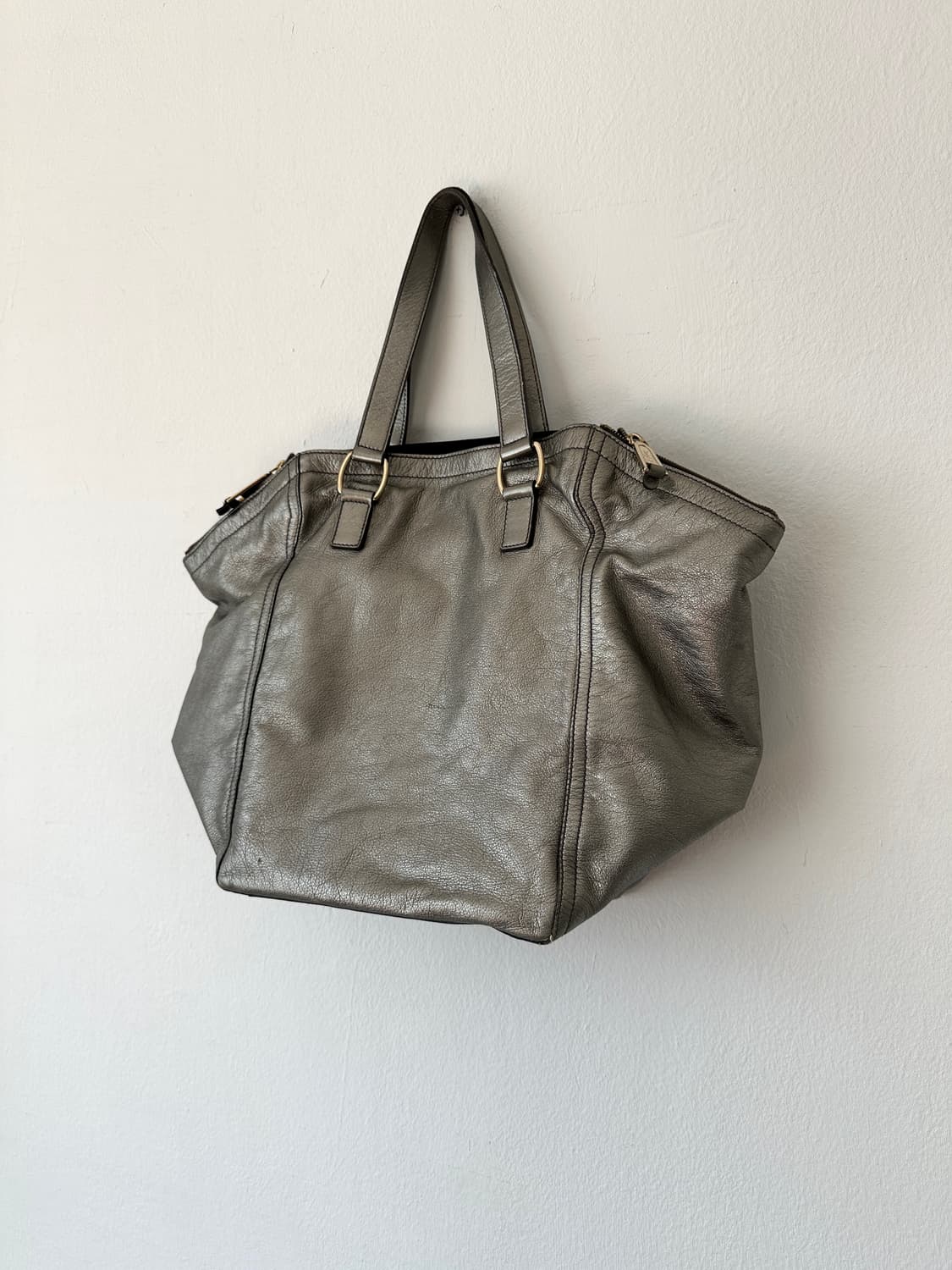 생로랑 다운타운 실버 레더 백 상품이미지4