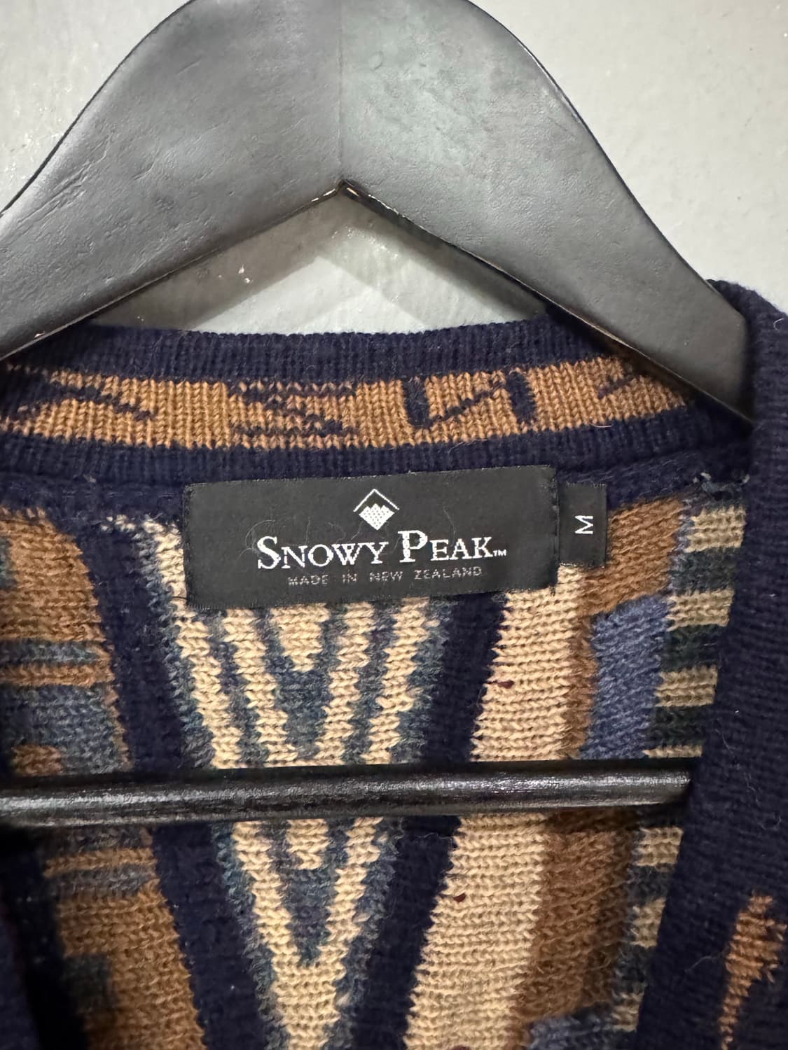 Snowy Peak 3D 케이블 패턴 니트 베스트  상품이미지5