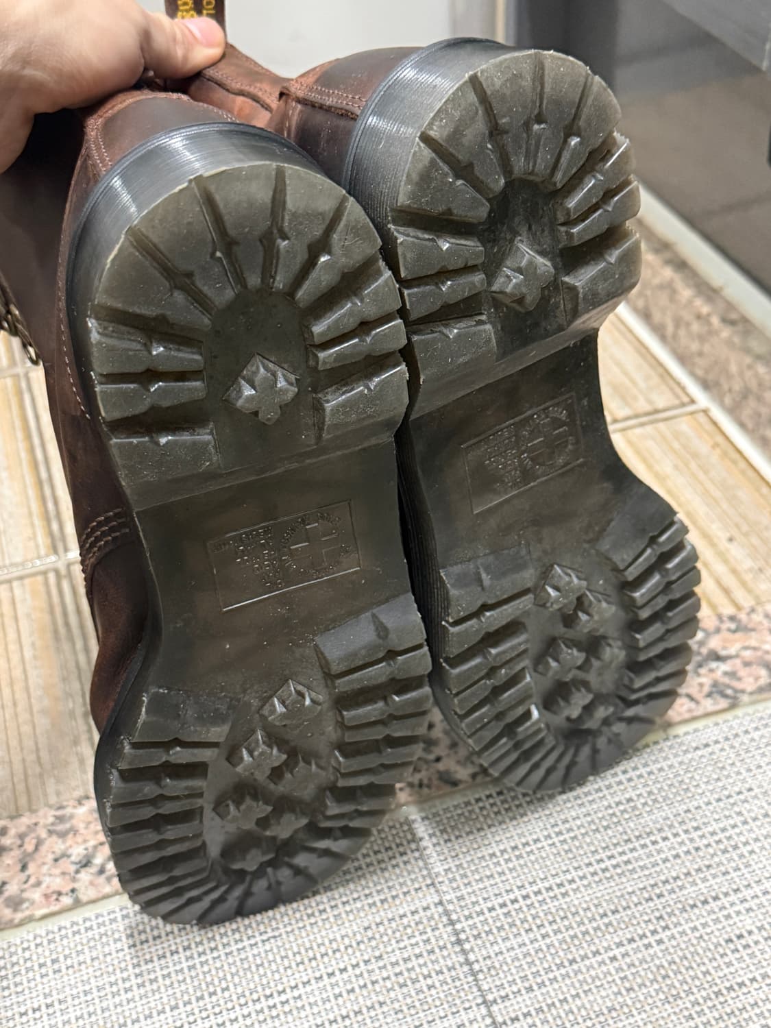 닥터마틴 디스이스네버뎃 1460 왁스드 풀 그레인 브라운 280 상품이미지7