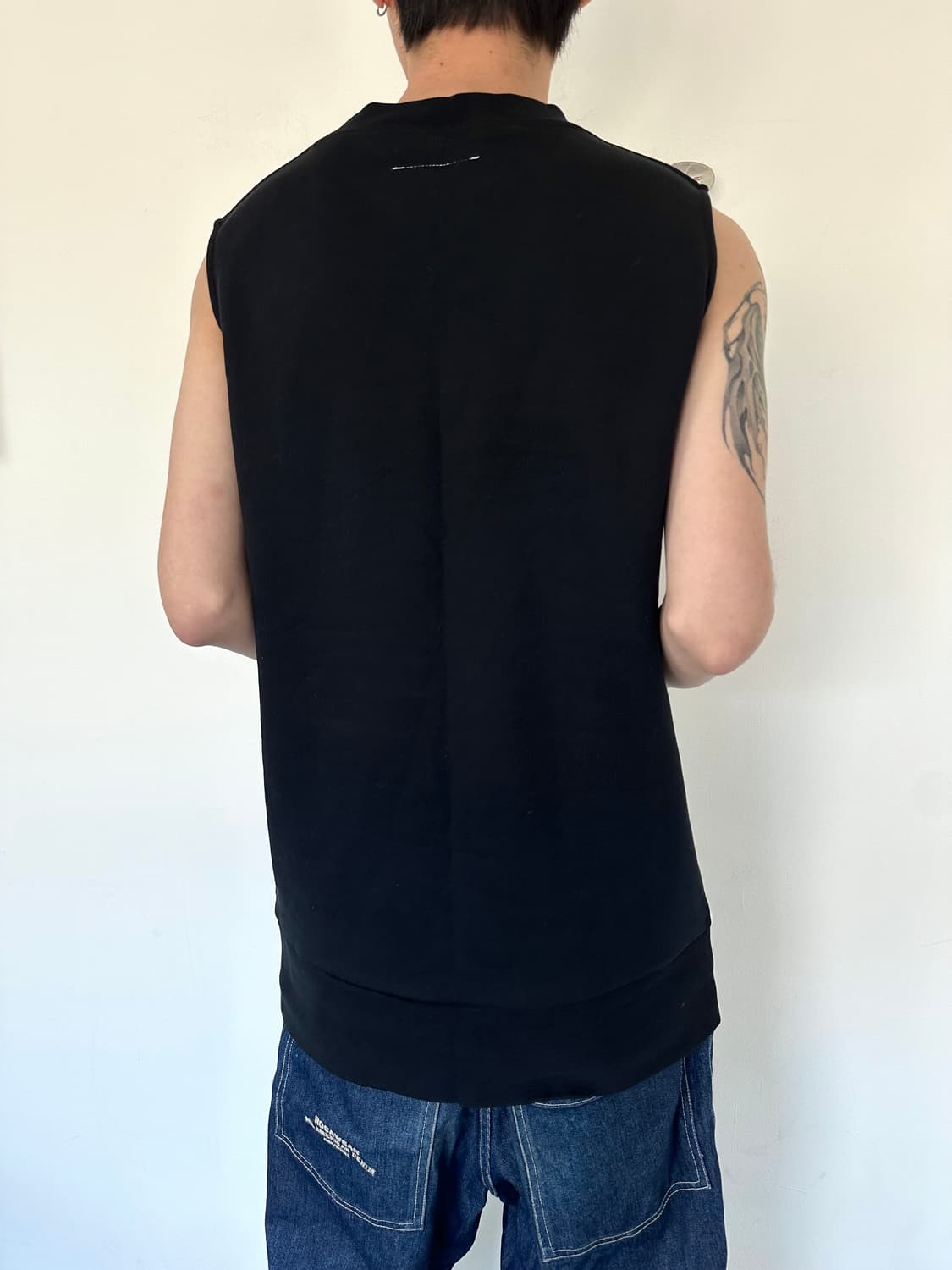 메종 마르지엘라 MM6 그래픽 슬리브리스 베스트 상품이미지3