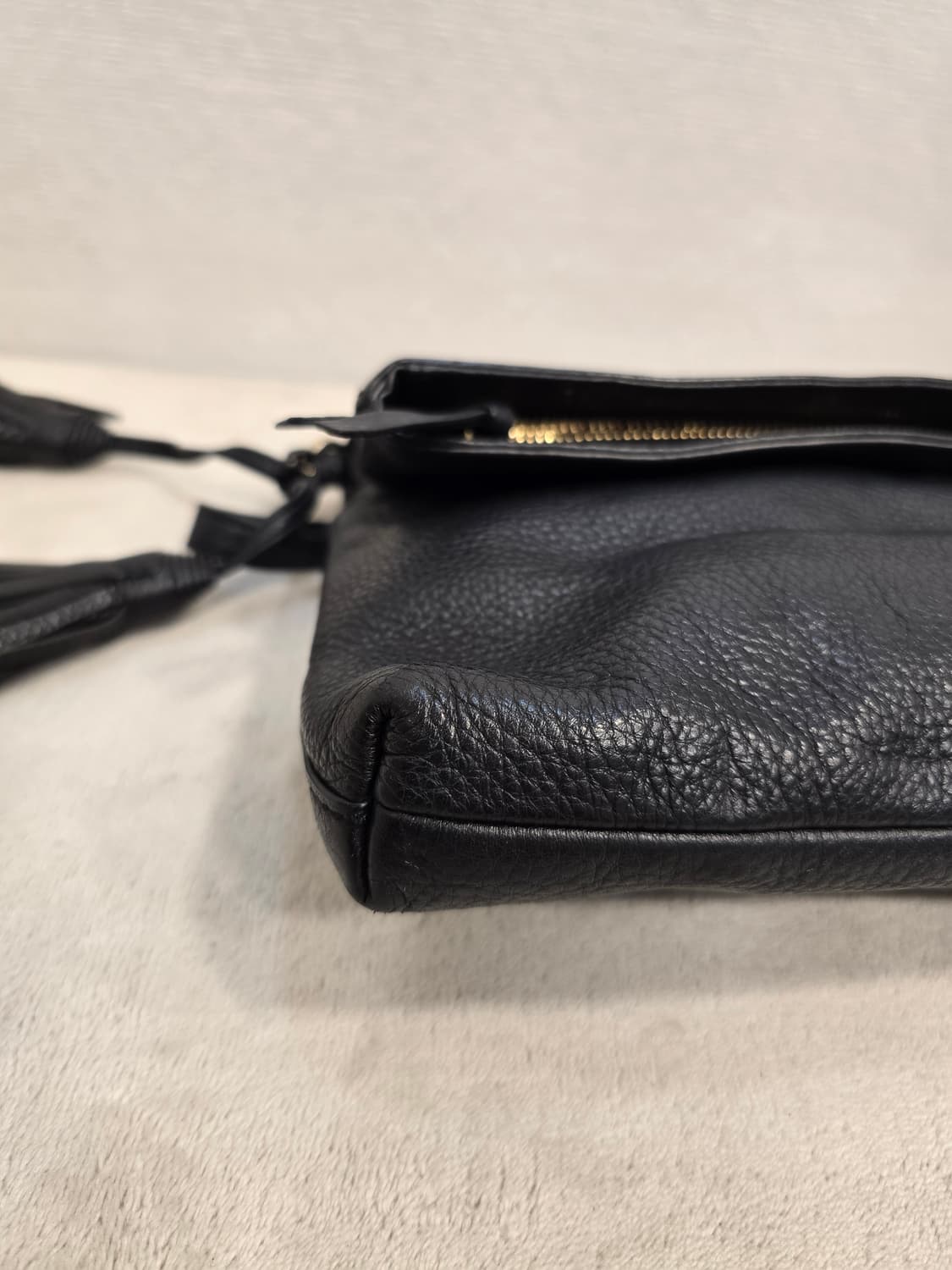 토리버치 테슬  블랙 가죽 크로스백 클러치백 상품이미지6