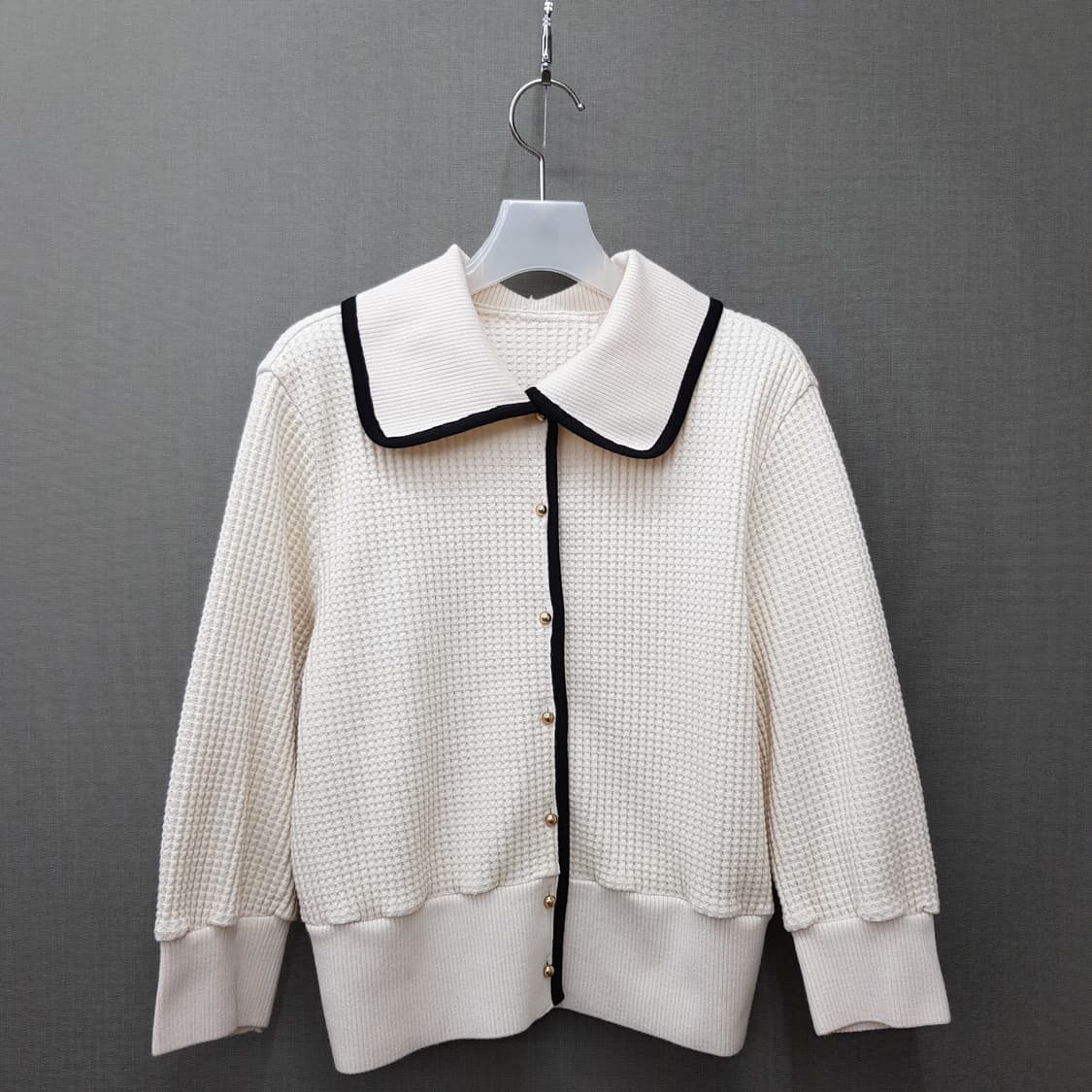 한섬 SJSJ 2022 블랙 파이핑 카라 니트 가디건 76-90-155 상품이미지2