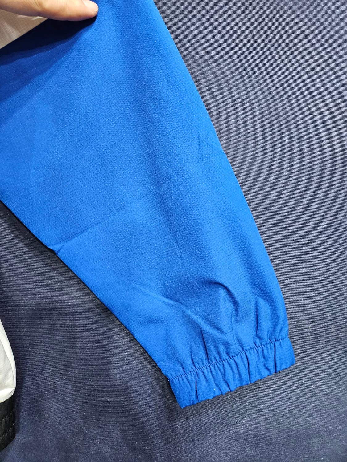 뉴발란스 프린팅 배색 남성 오버핏 105 반집업 바람막이  상품이미지6