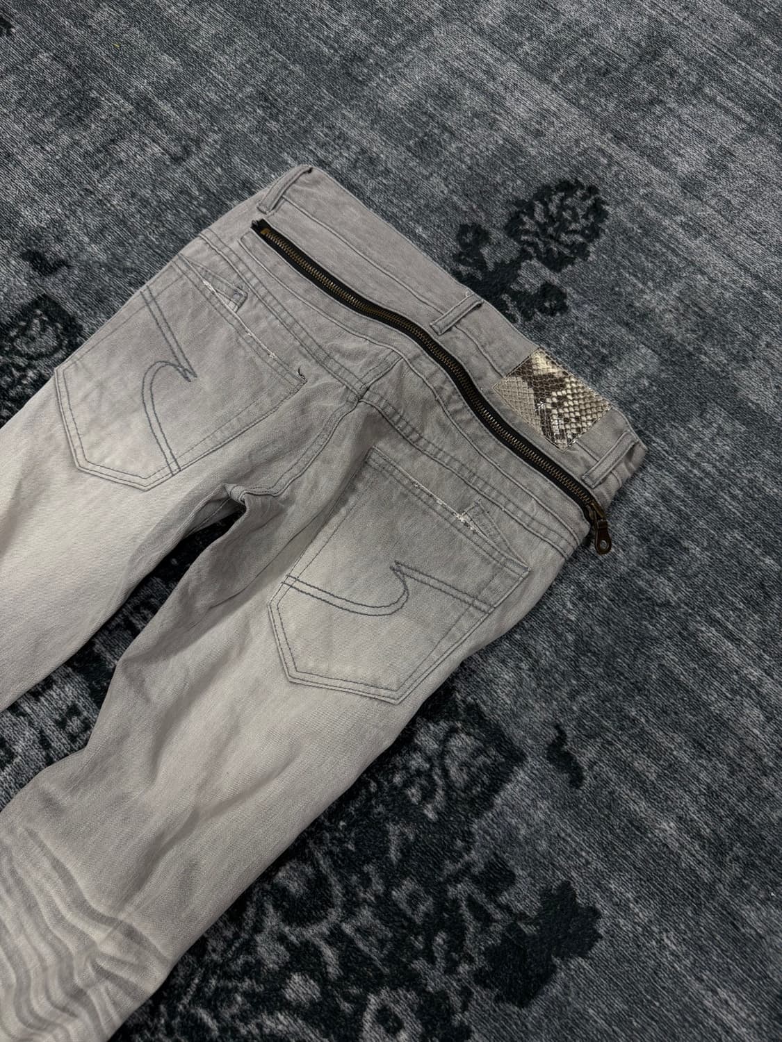 Semantic design 00s stud damaged grey de 상품이미지7