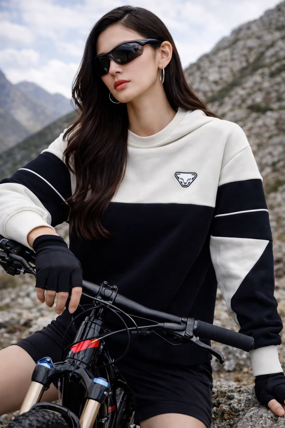 DYNAFIT 다이너핏 로고 배색 맨투맨 상품이미지1