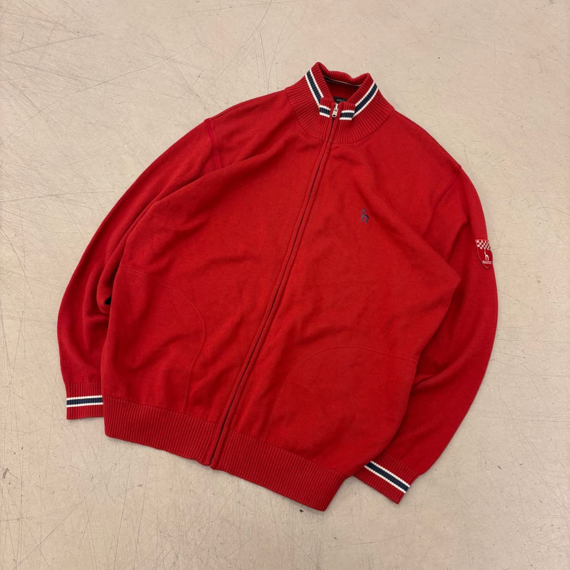 헤지스 레드 니트 집업 상품이미지1