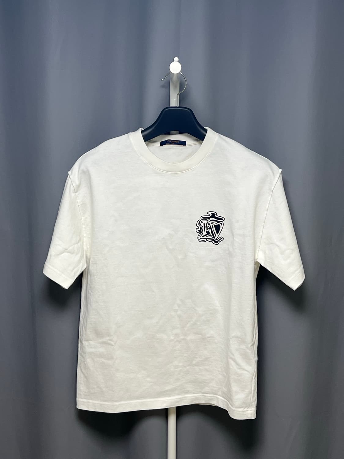 [정품] 새상품급 / M 루이비통 LV 로고 코튼 반팔 화이트 상품이미지1