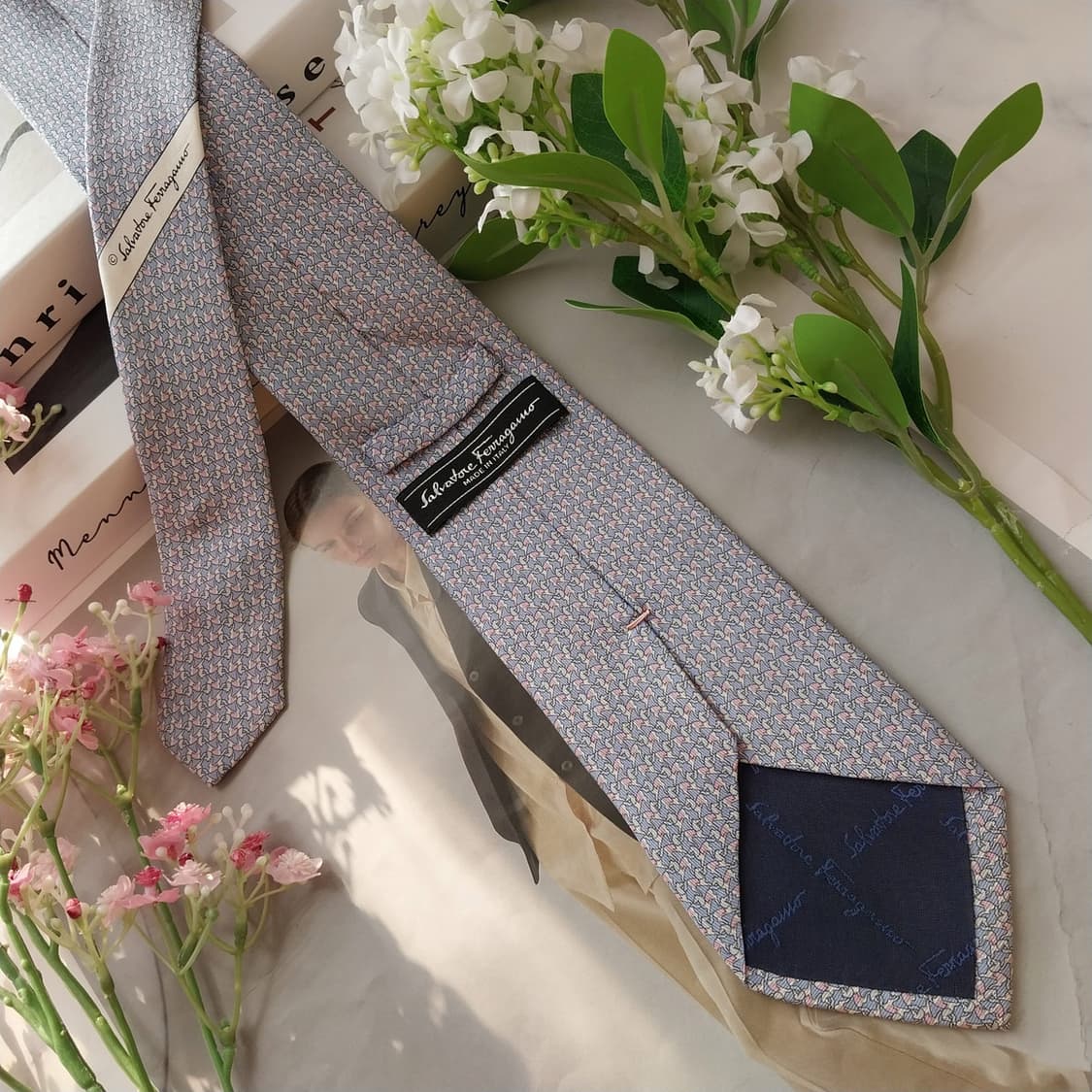 페라가모 실크 블루 강아지 패턴 넥타이 8.1cm B등급 K1919
 상품이미지4