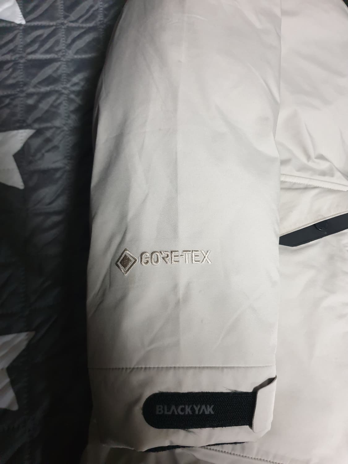 블랙야크 고어텍스 엣지스톰 실버폭스퍼 덕다운 패딩 (XL) 상품이미지2