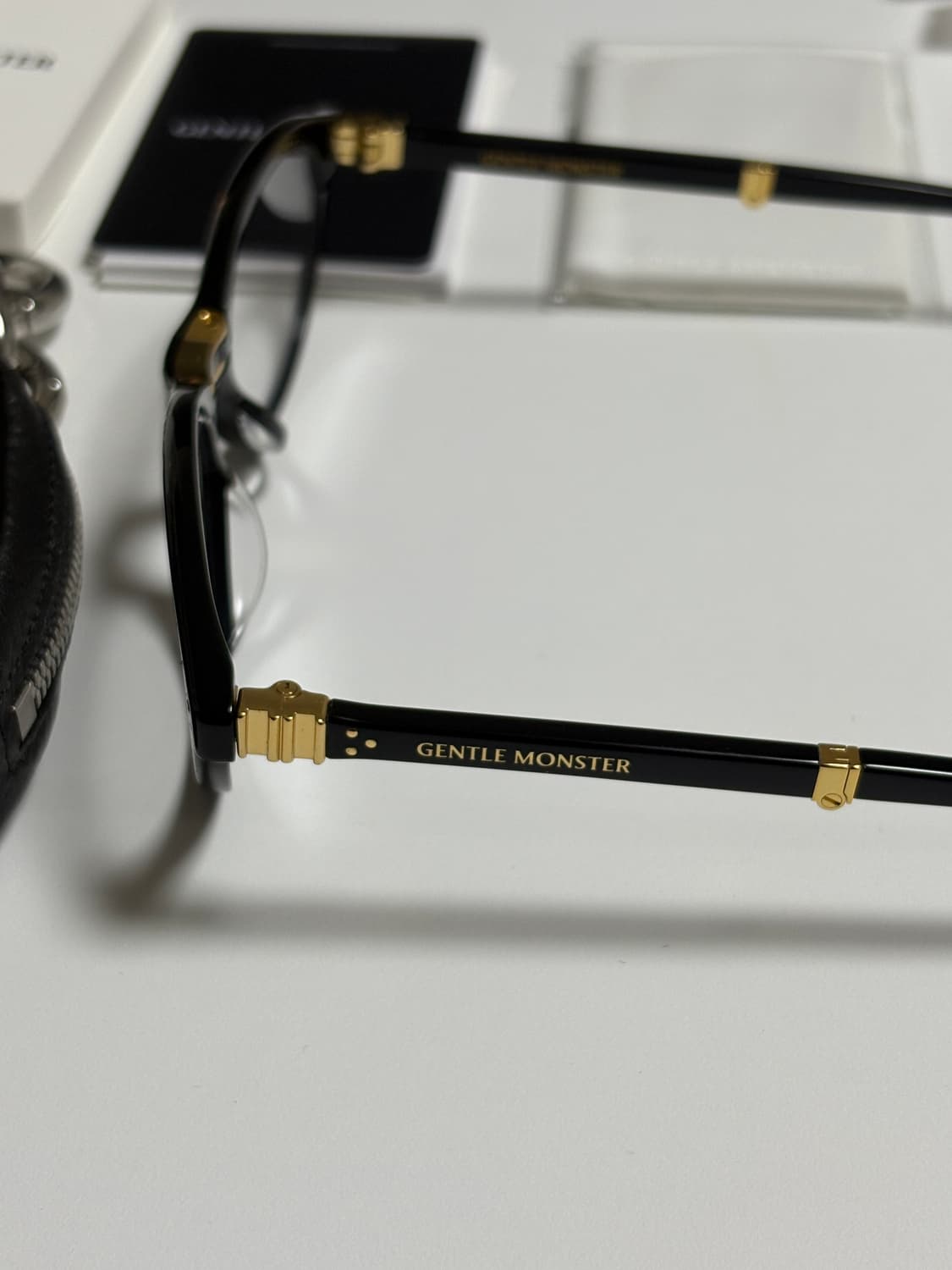 젠틀몬스터 타키온 01 블랙 풀박스 상품이미지4