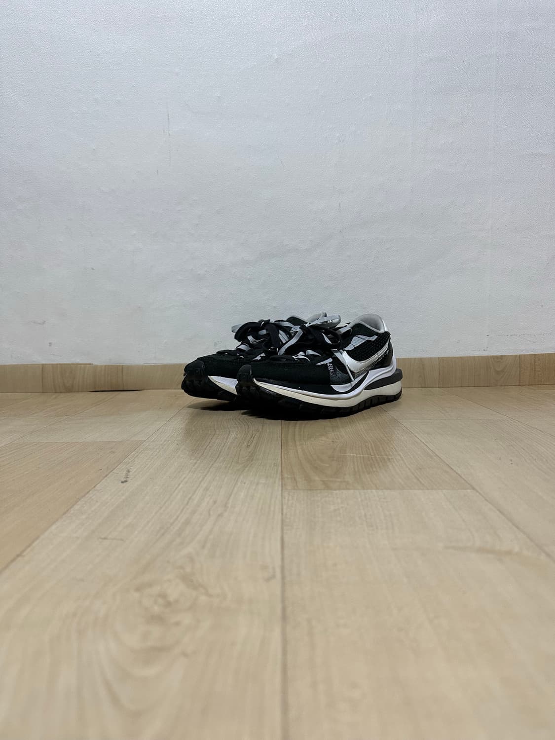 나이키 사카이 베이퍼와플 블랙 화이트 상품이미지1