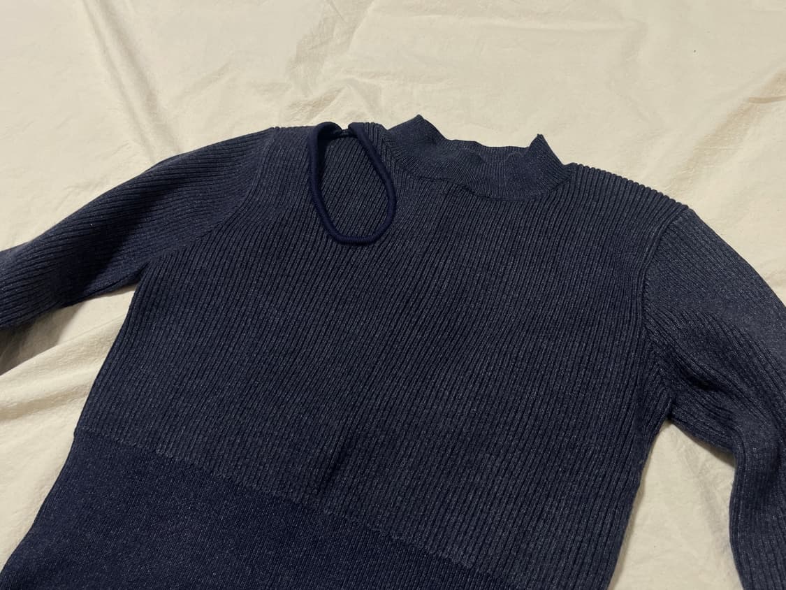 커렌트 컷아웃 크롭 니트 탑 상품이미지3